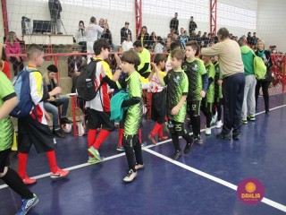 
<a style='margin-left: 5px;' class='btn btn-xs btn-social btn-facebook' href='https://www.facebook.com/sharer/sharer.php?u=https://boladovale.com.br/imgs/800-800-90/conteudo/fotos/1592/img7552.jpg' rel='popup' data-width='500' data-height='400'><i class='fa fa-facebook'></i>Compartilhar <span class='hidden-xs'>no Facebook</span>
</a> 
<a class='btn btn-default btn-xs' target='_blank' href='imgs/800-800-90/conteudo/fotos/1592/img7552.jpg'>
<span class='glyphicon glyphicon-cloud-download'></span> Salvar
</a> 
<span></span>