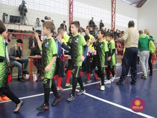 
<a style='margin-left: 5px;' class='btn btn-xs btn-social btn-facebook' href='https://www.facebook.com/sharer/sharer.php?u=https://boladovale.com.br/imgs/800-800-90/conteudo/fotos/1592/img7554.jpg' rel='popup' data-width='500' data-height='400'><i class='fa fa-facebook'></i>Compartilhar <span class='hidden-xs'>no Facebook</span>
</a> 
<a class='btn btn-default btn-xs' target='_blank' href='imgs/800-800-90/conteudo/fotos/1592/img7554.jpg'>
<span class='glyphicon glyphicon-cloud-download'></span> Salvar
</a> 
<span></span>