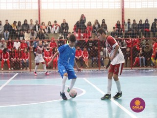 
<a style='margin-left: 5px;' class='btn btn-xs btn-social btn-facebook' href='https://www.facebook.com/sharer/sharer.php?u=https://boladovale.com.br/imgs/800-800-90/conteudo/fotos/1592/img7589.jpg' rel='popup' data-width='500' data-height='400'><i class='fa fa-facebook'></i>Compartilhar <span class='hidden-xs'>no Facebook</span>
</a> 
<a class='btn btn-default btn-xs' target='_blank' href='imgs/800-800-90/conteudo/fotos/1592/img7589.jpg'>
<span class='glyphicon glyphicon-cloud-download'></span> Salvar
</a> 
<span></span>