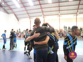 
<a style='margin-left: 5px;' class='btn btn-xs btn-social btn-facebook' href='https://www.facebook.com/sharer/sharer.php?u=https://boladovale.com.br/imgs/800-800-90/conteudo/fotos/1592/img7935.jpg' rel='popup' data-width='500' data-height='400'><i class='fa fa-facebook'></i>Compartilhar <span class='hidden-xs'>no Facebook</span>
</a> 
<a class='btn btn-default btn-xs' target='_blank' href='imgs/800-800-90/conteudo/fotos/1592/img7935.jpg'>
<span class='glyphicon glyphicon-cloud-download'></span> Salvar
</a> 
<span></span>