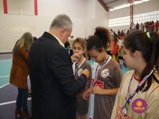 
<a style='margin-left: 5px;' class='btn btn-xs btn-social btn-facebook' href='https://www.facebook.com/sharer/sharer.php?u=https://boladovale.com.br/imgs/800-800-90/conteudo/fotos/1594/img8018.jpg' rel='popup' data-width='500' data-height='400'><i class='fa fa-facebook'></i>Compartilhar <span class='hidden-xs'>no Facebook</span>
</a> 
<a class='btn btn-default btn-xs' target='_blank' href='imgs/800-800-90/conteudo/fotos/1594/img8018.jpg'>
<span class='glyphicon glyphicon-cloud-download'></span> Salvar
</a> 
<span></span>