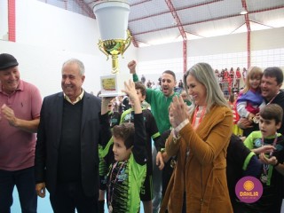 
<a style='margin-left: 5px;' class='btn btn-xs btn-social btn-facebook' href='https://www.facebook.com/sharer/sharer.php?u=https://boladovale.com.br/imgs/800-800-90/conteudo/fotos/1594/img8062.jpg' rel='popup' data-width='500' data-height='400'><i class='fa fa-facebook'></i>Compartilhar <span class='hidden-xs'>no Facebook</span>
</a> 
<a class='btn btn-default btn-xs' target='_blank' href='imgs/800-800-90/conteudo/fotos/1594/img8062.jpg'>
<span class='glyphicon glyphicon-cloud-download'></span> Salvar
</a> 
<span></span>