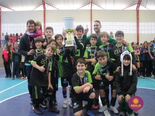 
<a style='margin-left: 5px;' class='btn btn-xs btn-social btn-facebook' href='https://www.facebook.com/sharer/sharer.php?u=https://boladovale.com.br/imgs/800-800-90/conteudo/fotos/1594/img8074.jpg' rel='popup' data-width='500' data-height='400'><i class='fa fa-facebook'></i>Compartilhar <span class='hidden-xs'>no Facebook</span>
</a> 
<a class='btn btn-default btn-xs' target='_blank' href='imgs/800-800-90/conteudo/fotos/1594/img8074.jpg'>
<span class='glyphicon glyphicon-cloud-download'></span> Salvar
</a> 
<span></span>