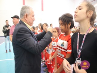 
<a style='margin-left: 5px;' class='btn btn-xs btn-social btn-facebook' href='https://www.facebook.com/sharer/sharer.php?u=https://boladovale.com.br/imgs/800-800-90/conteudo/fotos/1594/img8081.jpg' rel='popup' data-width='500' data-height='400'><i class='fa fa-facebook'></i>Compartilhar <span class='hidden-xs'>no Facebook</span>
</a> 
<a class='btn btn-default btn-xs' target='_blank' href='imgs/800-800-90/conteudo/fotos/1594/img8081.jpg'>
<span class='glyphicon glyphicon-cloud-download'></span> Salvar
</a> 
<span></span>