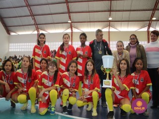 
<a style='margin-left: 5px;' class='btn btn-xs btn-social btn-facebook' href='https://www.facebook.com/sharer/sharer.php?u=https://boladovale.com.br/imgs/800-800-90/conteudo/fotos/1594/img8103.jpg' rel='popup' data-width='500' data-height='400'><i class='fa fa-facebook'></i>Compartilhar <span class='hidden-xs'>no Facebook</span>
</a> 
<a class='btn btn-default btn-xs' target='_blank' href='imgs/800-800-90/conteudo/fotos/1594/img8103.jpg'>
<span class='glyphicon glyphicon-cloud-download'></span> Salvar
</a> 
<span></span>