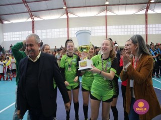
<a style='margin-left: 5px;' class='btn btn-xs btn-social btn-facebook' href='https://www.facebook.com/sharer/sharer.php?u=https://boladovale.com.br/imgs/800-800-90/conteudo/fotos/1594/img8152.jpg' rel='popup' data-width='500' data-height='400'><i class='fa fa-facebook'></i>Compartilhar <span class='hidden-xs'>no Facebook</span>
</a> 
<a class='btn btn-default btn-xs' target='_blank' href='imgs/800-800-90/conteudo/fotos/1594/img8152.jpg'>
<span class='glyphicon glyphicon-cloud-download'></span> Salvar
</a> 
<span></span>