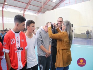 
<a style='margin-left: 5px;' class='btn btn-xs btn-social btn-facebook' href='https://www.facebook.com/sharer/sharer.php?u=https://boladovale.com.br/imgs/800-800-90/conteudo/fotos/1594/img8164.jpg' rel='popup' data-width='500' data-height='400'><i class='fa fa-facebook'></i>Compartilhar <span class='hidden-xs'>no Facebook</span>
</a> 
<a class='btn btn-default btn-xs' target='_blank' href='imgs/800-800-90/conteudo/fotos/1594/img8164.jpg'>
<span class='glyphicon glyphicon-cloud-download'></span> Salvar
</a> 
<span></span>