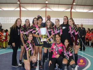 
<a style='margin-left: 5px;' class='btn btn-xs btn-social btn-facebook' href='https://www.facebook.com/sharer/sharer.php?u=https://boladovale.com.br/imgs/800-800-90/conteudo/fotos/1594/img8198.jpg' rel='popup' data-width='500' data-height='400'><i class='fa fa-facebook'></i>Compartilhar <span class='hidden-xs'>no Facebook</span>
</a> 
<a class='btn btn-default btn-xs' target='_blank' href='imgs/800-800-90/conteudo/fotos/1594/img8198.jpg'>
<span class='glyphicon glyphicon-cloud-download'></span> Salvar
</a> 
<span></span>
