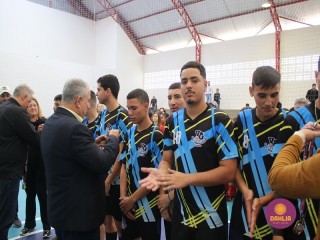 
<a style='margin-left: 5px;' class='btn btn-xs btn-social btn-facebook' href='https://www.facebook.com/sharer/sharer.php?u=https://boladovale.com.br/imgs/800-800-90/conteudo/fotos/1594/img8221.jpg' rel='popup' data-width='500' data-height='400'><i class='fa fa-facebook'></i>Compartilhar <span class='hidden-xs'>no Facebook</span>
</a> 
<a class='btn btn-default btn-xs' target='_blank' href='imgs/800-800-90/conteudo/fotos/1594/img8221.jpg'>
<span class='glyphicon glyphicon-cloud-download'></span> Salvar
</a> 
<span></span>