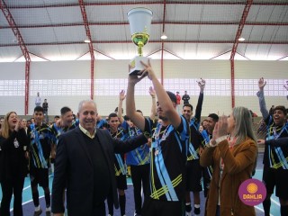 
<a style='margin-left: 5px;' class='btn btn-xs btn-social btn-facebook' href='https://www.facebook.com/sharer/sharer.php?u=https://boladovale.com.br/imgs/800-800-90/conteudo/fotos/1594/img8227.jpg' rel='popup' data-width='500' data-height='400'><i class='fa fa-facebook'></i>Compartilhar <span class='hidden-xs'>no Facebook</span>
</a> 
<a class='btn btn-default btn-xs' target='_blank' href='imgs/800-800-90/conteudo/fotos/1594/img8227.jpg'>
<span class='glyphicon glyphicon-cloud-download'></span> Salvar
</a> 
<span></span>
