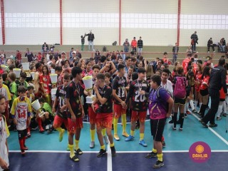
<a style='margin-left: 5px;' class='btn btn-xs btn-social btn-facebook' href='https://www.facebook.com/sharer/sharer.php?u=https://boladovale.com.br/imgs/800-800-90/conteudo/fotos/1594/img8245.jpg' rel='popup' data-width='500' data-height='400'><i class='fa fa-facebook'></i>Compartilhar <span class='hidden-xs'>no Facebook</span>
</a> 
<a class='btn btn-default btn-xs' target='_blank' href='imgs/800-800-90/conteudo/fotos/1594/img8245.jpg'>
<span class='glyphicon glyphicon-cloud-download'></span> Salvar
</a> 
<span></span>
