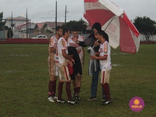 
<a style='margin-left: 5px;' class='btn btn-xs btn-social btn-facebook' href='https://www.facebook.com/sharer/sharer.php?u=https://boladovale.com.br/imgs/800-800-90/conteudo/fotos/1598/img0210.jpg' rel='popup' data-width='500' data-height='400'><i class='fa fa-facebook'></i>Compartilhar <span class='hidden-xs'>no Facebook</span>
</a> 
<a class='btn btn-default btn-xs' target='_blank' href='imgs/800-800-90/conteudo/fotos/1598/img0210.jpg'>
<span class='glyphicon glyphicon-cloud-download'></span> Salvar
</a> 
<span></span>