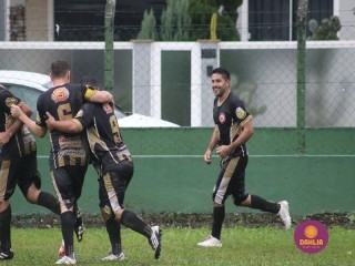 
<a style='margin-left: 5px;' class='btn btn-xs btn-social btn-facebook' href='https://www.facebook.com/sharer/sharer.php?u=https://boladovale.com.br/imgs/800-800-90/conteudo/fotos/1601/img8857.jpg' rel='popup' data-width='500' data-height='400'><i class='fa fa-facebook'></i>Compartilhar <span class='hidden-xs'>no Facebook</span>
</a> 
<a class='btn btn-default btn-xs' target='_blank' href='imgs/800-800-90/conteudo/fotos/1601/img8857.jpg'>
<span class='glyphicon glyphicon-cloud-download'></span> Salvar
</a> 
<span></span>