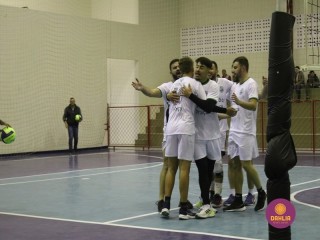 
<a style='margin-left: 5px;' class='btn btn-xs btn-social btn-facebook' href='https://www.facebook.com/sharer/sharer.php?u=https://boladovale.com.br/imgs/800-800-90/conteudo/fotos/1602/img9224.jpg' rel='popup' data-width='500' data-height='400'><i class='fa fa-facebook'></i>Compartilhar <span class='hidden-xs'>no Facebook</span>
</a> 
<a class='btn btn-default btn-xs' target='_blank' href='imgs/800-800-90/conteudo/fotos/1602/img9224.jpg'>
<span class='glyphicon glyphicon-cloud-download'></span> Salvar
</a> 
<span></span>