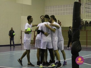 
<a style='margin-left: 5px;' class='btn btn-xs btn-social btn-facebook' href='https://www.facebook.com/sharer/sharer.php?u=https://boladovale.com.br/imgs/800-800-90/conteudo/fotos/1602/img9226.jpg' rel='popup' data-width='500' data-height='400'><i class='fa fa-facebook'></i>Compartilhar <span class='hidden-xs'>no Facebook</span>
</a> 
<a class='btn btn-default btn-xs' target='_blank' href='imgs/800-800-90/conteudo/fotos/1602/img9226.jpg'>
<span class='glyphicon glyphicon-cloud-download'></span> Salvar
</a> 
<span></span>