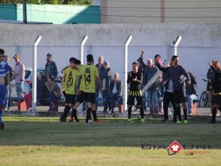
<a style='margin-left: 5px;' class='btn btn-xs btn-social btn-facebook' href='https://www.facebook.com/sharer/sharer.php?u=https://boladovale.com.br/imgs/800-800-90/conteudo/fotos/1603/img9517.jpg' rel='popup' data-width='500' data-height='400'><i class='fa fa-facebook'></i>Compartilhar <span class='hidden-xs'>no Facebook</span>
</a> 
<a class='btn btn-default btn-xs' target='_blank' href='imgs/800-800-90/conteudo/fotos/1603/img9517.jpg'>
<span class='glyphicon glyphicon-cloud-download'></span> Salvar
</a> 
<span></span>