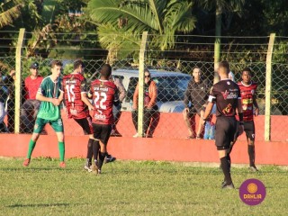 
<a style='margin-left: 5px;' class='btn btn-xs btn-social btn-facebook' href='https://www.facebook.com/sharer/sharer.php?u=https://boladovale.com.br/imgs/800-800-90/conteudo/fotos/1604/img0378.jpg' rel='popup' data-width='500' data-height='400'><i class='fa fa-facebook'></i>Compartilhar <span class='hidden-xs'>no Facebook</span>
</a> 
<a class='btn btn-default btn-xs' target='_blank' href='imgs/800-800-90/conteudo/fotos/1604/img0378.jpg'>
<span class='glyphicon glyphicon-cloud-download'></span> Salvar
</a> 
<span></span>