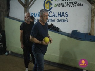 
<a style='margin-left: 5px;' class='btn btn-xs btn-social btn-facebook' href='https://www.facebook.com/sharer/sharer.php?u=https://boladovale.com.br/imgs/800-800-90/conteudo/fotos/1610/img0528.jpg' rel='popup' data-width='500' data-height='400'><i class='fa fa-facebook'></i>Compartilhar <span class='hidden-xs'>no Facebook</span>
</a> 
<a class='btn btn-default btn-xs' target='_blank' href='imgs/800-800-90/conteudo/fotos/1610/img0528.jpg'>
<span class='glyphicon glyphicon-cloud-download'></span> Salvar
</a> 
<span></span>