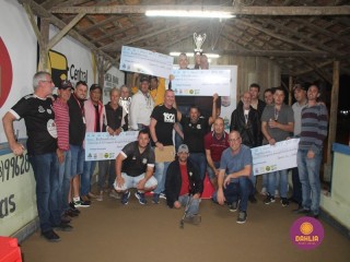 
<a style='margin-left: 5px;' class='btn btn-xs btn-social btn-facebook' href='https://www.facebook.com/sharer/sharer.php?u=https://boladovale.com.br/imgs/800-800-90/conteudo/fotos/1610/img0576.jpg' rel='popup' data-width='500' data-height='400'><i class='fa fa-facebook'></i>Compartilhar <span class='hidden-xs'>no Facebook</span>
</a> 
<a class='btn btn-default btn-xs' target='_blank' href='imgs/800-800-90/conteudo/fotos/1610/img0576.jpg'>
<span class='glyphicon glyphicon-cloud-download'></span> Salvar
</a> 
<span></span>