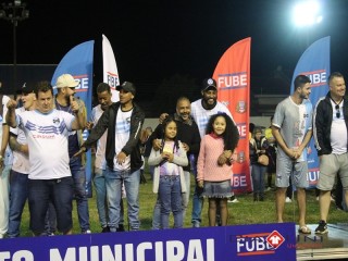 
<a style='margin-left: 5px;' class='btn btn-xs btn-social btn-facebook' href='https://www.facebook.com/sharer/sharer.php?u=https://boladovale.com.br/imgs/800-800-90/conteudo/fotos/1613/img1213.jpg' rel='popup' data-width='500' data-height='400'><i class='fa fa-facebook'></i>Compartilhar <span class='hidden-xs'>no Facebook</span>
</a> 
<a class='btn btn-default btn-xs' target='_blank' href='imgs/800-800-90/conteudo/fotos/1613/img1213.jpg'>
<span class='glyphicon glyphicon-cloud-download'></span> Salvar
</a> 
<span></span>