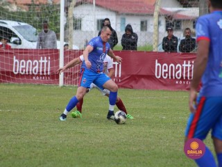 
<a style='margin-left: 5px;' class='btn btn-xs btn-social btn-facebook' href='https://www.facebook.com/sharer/sharer.php?u=https://boladovale.com.br/imgs/800-800-90/conteudo/fotos/1614/img0772.jpg' rel='popup' data-width='500' data-height='400'><i class='fa fa-facebook'></i>Compartilhar <span class='hidden-xs'>no Facebook</span>
</a> 
<a class='btn btn-default btn-xs' target='_blank' href='imgs/800-800-90/conteudo/fotos/1614/img0772.jpg'>
<span class='glyphicon glyphicon-cloud-download'></span> Salvar
</a> 
<span></span>