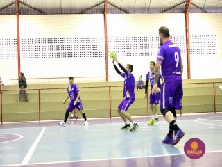 
<a style='margin-left: 5px;' class='btn btn-xs btn-social btn-facebook' href='https://www.facebook.com/sharer/sharer.php?u=https://boladovale.com.br/imgs/800-800-90/conteudo/fotos/1617/img1994.jpg' rel='popup' data-width='500' data-height='400'><i class='fa fa-facebook'></i>Compartilhar <span class='hidden-xs'>no Facebook</span>
</a> 
<a class='btn btn-default btn-xs' target='_blank' href='imgs/800-800-90/conteudo/fotos/1617/img1994.jpg'>
<span class='glyphicon glyphicon-cloud-download'></span> Salvar
</a> 
<span></span>