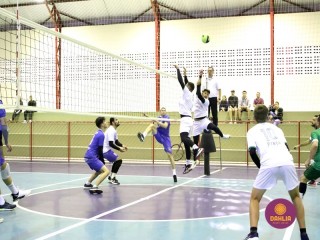 
<a style='margin-left: 5px;' class='btn btn-xs btn-social btn-facebook' href='https://www.facebook.com/sharer/sharer.php?u=https://boladovale.com.br/imgs/800-800-90/conteudo/fotos/1617/img2094.jpg' rel='popup' data-width='500' data-height='400'><i class='fa fa-facebook'></i>Compartilhar <span class='hidden-xs'>no Facebook</span>
</a> 
<a class='btn btn-default btn-xs' target='_blank' href='imgs/800-800-90/conteudo/fotos/1617/img2094.jpg'>
<span class='glyphicon glyphicon-cloud-download'></span> Salvar
</a> 
<span></span>