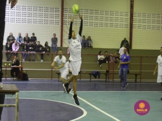 
<a style='margin-left: 5px;' class='btn btn-xs btn-social btn-facebook' href='https://www.facebook.com/sharer/sharer.php?u=https://boladovale.com.br/imgs/800-800-90/conteudo/fotos/1618/img1048.jpg' rel='popup' data-width='500' data-height='400'><i class='fa fa-facebook'></i>Compartilhar <span class='hidden-xs'>no Facebook</span>
</a> 
<a class='btn btn-default btn-xs' target='_blank' href='imgs/800-800-90/conteudo/fotos/1618/img1048.jpg'>
<span class='glyphicon glyphicon-cloud-download'></span> Salvar
</a> 
<span></span>