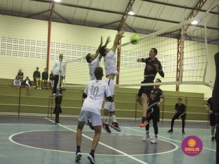 
<a style='margin-left: 5px;' class='btn btn-xs btn-social btn-facebook' href='https://www.facebook.com/sharer/sharer.php?u=https://boladovale.com.br/imgs/800-800-90/conteudo/fotos/1618/img1073.jpg' rel='popup' data-width='500' data-height='400'><i class='fa fa-facebook'></i>Compartilhar <span class='hidden-xs'>no Facebook</span>
</a> 
<a class='btn btn-default btn-xs' target='_blank' href='imgs/800-800-90/conteudo/fotos/1618/img1073.jpg'>
<span class='glyphicon glyphicon-cloud-download'></span> Salvar
</a> 
<span></span>