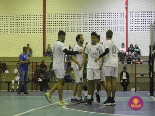 
<a style='margin-left: 5px;' class='btn btn-xs btn-social btn-facebook' href='https://www.facebook.com/sharer/sharer.php?u=https://boladovale.com.br/imgs/800-800-90/conteudo/fotos/1618/img1096.jpg' rel='popup' data-width='500' data-height='400'><i class='fa fa-facebook'></i>Compartilhar <span class='hidden-xs'>no Facebook</span>
</a> 
<a class='btn btn-default btn-xs' target='_blank' href='imgs/800-800-90/conteudo/fotos/1618/img1096.jpg'>
<span class='glyphicon glyphicon-cloud-download'></span> Salvar
</a> 
<span></span>