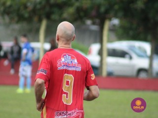 
<a style='margin-left: 5px;' class='btn btn-xs btn-social btn-facebook' href='https://www.facebook.com/sharer/sharer.php?u=https://boladovale.com.br/imgs/800-800-90/conteudo/fotos/1619/img1290.jpg' rel='popup' data-width='500' data-height='400'><i class='fa fa-facebook'></i>Compartilhar <span class='hidden-xs'>no Facebook</span>
</a> 
<a class='btn btn-default btn-xs' target='_blank' href='imgs/800-800-90/conteudo/fotos/1619/img1290.jpg'>
<span class='glyphicon glyphicon-cloud-download'></span> Salvar
</a> 
<span></span>