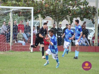 
<a style='margin-left: 5px;' class='btn btn-xs btn-social btn-facebook' href='https://www.facebook.com/sharer/sharer.php?u=https://boladovale.com.br/imgs/800-800-90/conteudo/fotos/1619/img1293.jpg' rel='popup' data-width='500' data-height='400'><i class='fa fa-facebook'></i>Compartilhar <span class='hidden-xs'>no Facebook</span>
</a> 
<a class='btn btn-default btn-xs' target='_blank' href='imgs/800-800-90/conteudo/fotos/1619/img1293.jpg'>
<span class='glyphicon glyphicon-cloud-download'></span> Salvar
</a> 
<span></span>