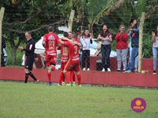 
<a style='margin-left: 5px;' class='btn btn-xs btn-social btn-facebook' href='https://www.facebook.com/sharer/sharer.php?u=https://boladovale.com.br/imgs/800-800-90/conteudo/fotos/1619/img1330.jpg' rel='popup' data-width='500' data-height='400'><i class='fa fa-facebook'></i>Compartilhar <span class='hidden-xs'>no Facebook</span>
</a> 
<a class='btn btn-default btn-xs' target='_blank' href='imgs/800-800-90/conteudo/fotos/1619/img1330.jpg'>
<span class='glyphicon glyphicon-cloud-download'></span> Salvar
</a> 
<span></span>