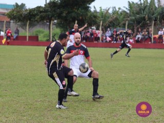 
<a style='margin-left: 5px;' class='btn btn-xs btn-social btn-facebook' href='https://www.facebook.com/sharer/sharer.php?u=https://boladovale.com.br/imgs/800-800-90/conteudo/fotos/1623/img2610.jpg' rel='popup' data-width='500' data-height='400'><i class='fa fa-facebook'></i>Compartilhar <span class='hidden-xs'>no Facebook</span>
</a> 
<a class='btn btn-default btn-xs' target='_blank' href='imgs/800-800-90/conteudo/fotos/1623/img2610.jpg'>
<span class='glyphicon glyphicon-cloud-download'></span> Salvar
</a> 
<span></span>