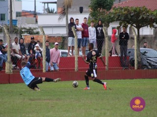 
<a style='margin-left: 5px;' class='btn btn-xs btn-social btn-facebook' href='https://www.facebook.com/sharer/sharer.php?u=https://boladovale.com.br/imgs/800-800-90/conteudo/fotos/1623/img2695.jpg' rel='popup' data-width='500' data-height='400'><i class='fa fa-facebook'></i>Compartilhar <span class='hidden-xs'>no Facebook</span>
</a> 
<a class='btn btn-default btn-xs' target='_blank' href='imgs/800-800-90/conteudo/fotos/1623/img2695.jpg'>
<span class='glyphicon glyphicon-cloud-download'></span> Salvar
</a> 
<span></span>