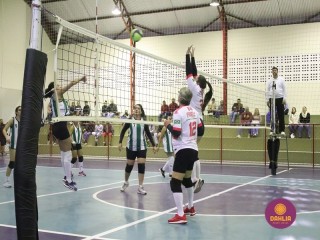 
<a style='margin-left: 5px;' class='btn btn-xs btn-social btn-facebook' href='https://www.facebook.com/sharer/sharer.php?u=https://boladovale.com.br/imgs/800-800-90/conteudo/fotos/1624/img2941.jpg' rel='popup' data-width='500' data-height='400'><i class='fa fa-facebook'></i>Compartilhar <span class='hidden-xs'>no Facebook</span>
</a> 
<a class='btn btn-default btn-xs' target='_blank' href='imgs/800-800-90/conteudo/fotos/1624/img2941.jpg'>
<span class='glyphicon glyphicon-cloud-download'></span> Salvar
</a> 
<span></span>