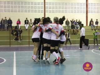 
<a style='margin-left: 5px;' class='btn btn-xs btn-social btn-facebook' href='https://www.facebook.com/sharer/sharer.php?u=https://boladovale.com.br/imgs/800-800-90/conteudo/fotos/1624/img2955.jpg' rel='popup' data-width='500' data-height='400'><i class='fa fa-facebook'></i>Compartilhar <span class='hidden-xs'>no Facebook</span>
</a> 
<a class='btn btn-default btn-xs' target='_blank' href='imgs/800-800-90/conteudo/fotos/1624/img2955.jpg'>
<span class='glyphicon glyphicon-cloud-download'></span> Salvar
</a> 
<span></span>