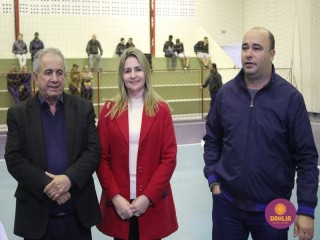 
<a style='margin-left: 5px;' class='btn btn-xs btn-social btn-facebook' href='https://www.facebook.com/sharer/sharer.php?u=https://boladovale.com.br/imgs/800-800-90/conteudo/fotos/1624/img2964.jpg' rel='popup' data-width='500' data-height='400'><i class='fa fa-facebook'></i>Compartilhar <span class='hidden-xs'>no Facebook</span>
</a> 
<a class='btn btn-default btn-xs' target='_blank' href='imgs/800-800-90/conteudo/fotos/1624/img2964.jpg'>
<span class='glyphicon glyphicon-cloud-download'></span> Salvar
</a> 
<span></span>