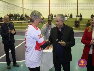 
<a style='margin-left: 5px;' class='btn btn-xs btn-social btn-facebook' href='https://www.facebook.com/sharer/sharer.php?u=https://boladovale.com.br/imgs/800-800-90/conteudo/fotos/1624/img2966.jpg' rel='popup' data-width='500' data-height='400'><i class='fa fa-facebook'></i>Compartilhar <span class='hidden-xs'>no Facebook</span>
</a> 
<a class='btn btn-default btn-xs' target='_blank' href='imgs/800-800-90/conteudo/fotos/1624/img2966.jpg'>
<span class='glyphicon glyphicon-cloud-download'></span> Salvar
</a> 
<span></span>