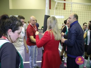 
<a style='margin-left: 5px;' class='btn btn-xs btn-social btn-facebook' href='https://www.facebook.com/sharer/sharer.php?u=https://boladovale.com.br/imgs/800-800-90/conteudo/fotos/1624/img2985.jpg' rel='popup' data-width='500' data-height='400'><i class='fa fa-facebook'></i>Compartilhar <span class='hidden-xs'>no Facebook</span>
</a> 
<a class='btn btn-default btn-xs' target='_blank' href='imgs/800-800-90/conteudo/fotos/1624/img2985.jpg'>
<span class='glyphicon glyphicon-cloud-download'></span> Salvar
</a> 
<span></span>