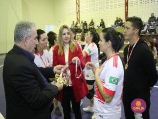 
<a style='margin-left: 5px;' class='btn btn-xs btn-social btn-facebook' href='https://www.facebook.com/sharer/sharer.php?u=https://boladovale.com.br/imgs/800-800-90/conteudo/fotos/1624/img3008.jpg' rel='popup' data-width='500' data-height='400'><i class='fa fa-facebook'></i>Compartilhar <span class='hidden-xs'>no Facebook</span>
</a> 
<a class='btn btn-default btn-xs' target='_blank' href='imgs/800-800-90/conteudo/fotos/1624/img3008.jpg'>
<span class='glyphicon glyphicon-cloud-download'></span> Salvar
</a> 
<span></span>