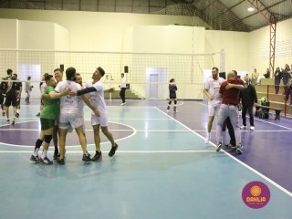 
<a style='margin-left: 5px;' class='btn btn-xs btn-social btn-facebook' href='https://www.facebook.com/sharer/sharer.php?u=https://boladovale.com.br/imgs/800-800-90/conteudo/fotos/1625/img3197.jpg' rel='popup' data-width='500' data-height='400'><i class='fa fa-facebook'></i>Compartilhar <span class='hidden-xs'>no Facebook</span>
</a> 
<a class='btn btn-default btn-xs' target='_blank' href='imgs/800-800-90/conteudo/fotos/1625/img3197.jpg'>
<span class='glyphicon glyphicon-cloud-download'></span> Salvar
</a> 
<span></span>