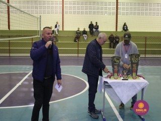 
<a style='margin-left: 5px;' class='btn btn-xs btn-social btn-facebook' href='https://www.facebook.com/sharer/sharer.php?u=https://boladovale.com.br/imgs/800-800-90/conteudo/fotos/1625/img3233.jpg' rel='popup' data-width='500' data-height='400'><i class='fa fa-facebook'></i>Compartilhar <span class='hidden-xs'>no Facebook</span>
</a> 
<a class='btn btn-default btn-xs' target='_blank' href='imgs/800-800-90/conteudo/fotos/1625/img3233.jpg'>
<span class='glyphicon glyphicon-cloud-download'></span> Salvar
</a> 
<span></span>
