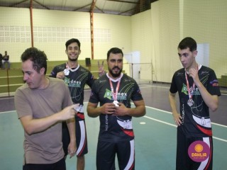 
<a style='margin-left: 5px;' class='btn btn-xs btn-social btn-facebook' href='https://www.facebook.com/sharer/sharer.php?u=https://boladovale.com.br/imgs/800-800-90/conteudo/fotos/1625/img3249.jpg' rel='popup' data-width='500' data-height='400'><i class='fa fa-facebook'></i>Compartilhar <span class='hidden-xs'>no Facebook</span>
</a> 
<a class='btn btn-default btn-xs' target='_blank' href='imgs/800-800-90/conteudo/fotos/1625/img3249.jpg'>
<span class='glyphicon glyphicon-cloud-download'></span> Salvar
</a> 
<span></span>