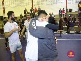 
<a style='margin-left: 5px;' class='btn btn-xs btn-social btn-facebook' href='https://www.facebook.com/sharer/sharer.php?u=https://boladovale.com.br/imgs/800-800-90/conteudo/fotos/1625/img3271.jpg' rel='popup' data-width='500' data-height='400'><i class='fa fa-facebook'></i>Compartilhar <span class='hidden-xs'>no Facebook</span>
</a> 
<a class='btn btn-default btn-xs' target='_blank' href='imgs/800-800-90/conteudo/fotos/1625/img3271.jpg'>
<span class='glyphicon glyphicon-cloud-download'></span> Salvar
</a> 
<span></span>