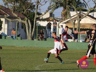 
<a style='margin-left: 5px;' class='btn btn-xs btn-social btn-facebook' href='https://www.facebook.com/sharer/sharer.php?u=https://boladovale.com.br/imgs/800-800-90/conteudo/fotos/1628/img3454.jpg' rel='popup' data-width='500' data-height='400'><i class='fa fa-facebook'></i>Compartilhar <span class='hidden-xs'>no Facebook</span>
</a> 
<a class='btn btn-default btn-xs' target='_blank' href='imgs/800-800-90/conteudo/fotos/1628/img3454.jpg'>
<span class='glyphicon glyphicon-cloud-download'></span> Salvar
</a> 
<span></span>