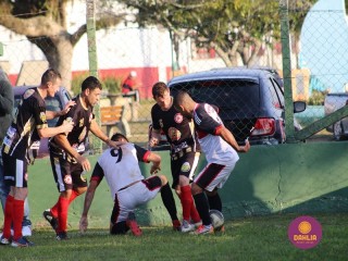 
<a style='margin-left: 5px;' class='btn btn-xs btn-social btn-facebook' href='https://www.facebook.com/sharer/sharer.php?u=https://boladovale.com.br/imgs/800-800-90/conteudo/fotos/1628/img3462.jpg' rel='popup' data-width='500' data-height='400'><i class='fa fa-facebook'></i>Compartilhar <span class='hidden-xs'>no Facebook</span>
</a> 
<a class='btn btn-default btn-xs' target='_blank' href='imgs/800-800-90/conteudo/fotos/1628/img3462.jpg'>
<span class='glyphicon glyphicon-cloud-download'></span> Salvar
</a> 
<span></span>