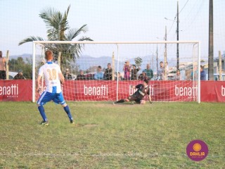 
<a style='margin-left: 5px;' class='btn btn-xs btn-social btn-facebook' href='https://www.facebook.com/sharer/sharer.php?u=https://boladovale.com.br/imgs/800-800-90/conteudo/fotos/1629/img4156.jpg' rel='popup' data-width='500' data-height='400'><i class='fa fa-facebook'></i>Compartilhar <span class='hidden-xs'>no Facebook</span>
</a> 
<a class='btn btn-default btn-xs' target='_blank' href='imgs/800-800-90/conteudo/fotos/1629/img4156.jpg'>
<span class='glyphicon glyphicon-cloud-download'></span> Salvar
</a> 
<span></span>