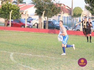 
<a style='margin-left: 5px;' class='btn btn-xs btn-social btn-facebook' href='https://www.facebook.com/sharer/sharer.php?u=https://boladovale.com.br/imgs/800-800-90/conteudo/fotos/1629/img4222.jpg' rel='popup' data-width='500' data-height='400'><i class='fa fa-facebook'></i>Compartilhar <span class='hidden-xs'>no Facebook</span>
</a> 
<a class='btn btn-default btn-xs' target='_blank' href='imgs/800-800-90/conteudo/fotos/1629/img4222.jpg'>
<span class='glyphicon glyphicon-cloud-download'></span> Salvar
</a> 
<span></span>