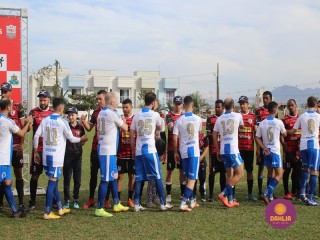 
<a style='margin-left: 5px;' class='btn btn-xs btn-social btn-facebook' href='https://www.facebook.com/sharer/sharer.php?u=https://boladovale.com.br/imgs/800-800-90/conteudo/fotos/1635/img5464.jpg' rel='popup' data-width='500' data-height='400'><i class='fa fa-facebook'></i>Compartilhar <span class='hidden-xs'>no Facebook</span>
</a> 
<a class='btn btn-default btn-xs' target='_blank' href='imgs/800-800-90/conteudo/fotos/1635/img5464.jpg'>
<span class='glyphicon glyphicon-cloud-download'></span> Salvar
</a> 
<span></span>